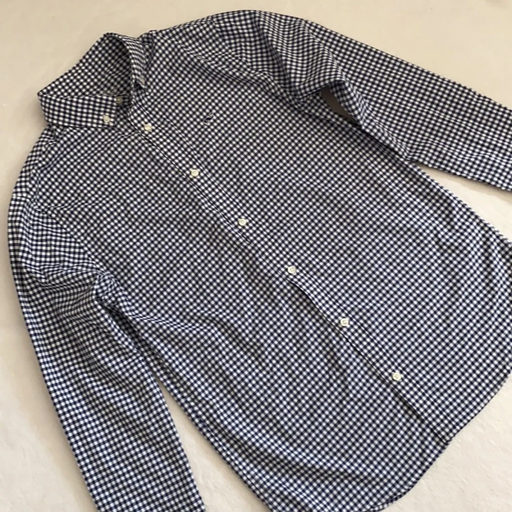 Vineyard Vines | Performance Gingham Button Down Nylon Whale Shirt Blue (L/16) - Picture 3 of 16